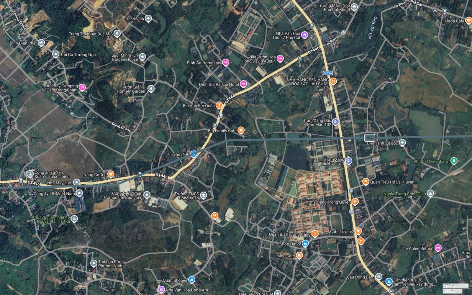 Bản đồ vệ tinh khung 14 điểm metro số 17 cắt Quốc lộ 21A tại Phú Cát, dải công trường trắng chạy dọc cánh đồng